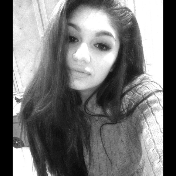 Profile Picture of Sophia Cetta (@sophiacetta) on Poshmark