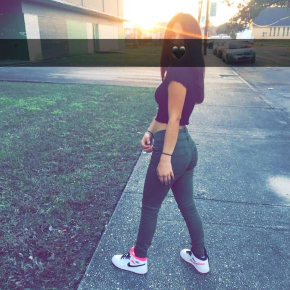 Profile Picture of Yulieht Kristoff (@yuliehtkristoff) on Poshmark