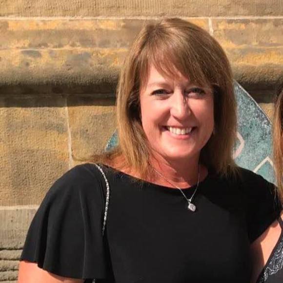 Profile Picture of Leanne Couper (@leannecouper) on Poshmark