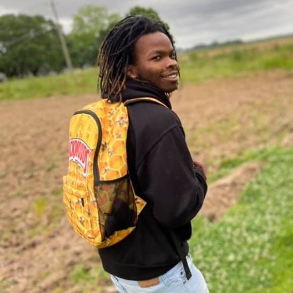 Profile Picture of Crystin Molette (@googlerastaa) on Poshmark