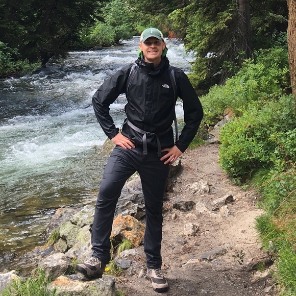 Profile Picture of Dan Schned (@dankschne) on Poshmark