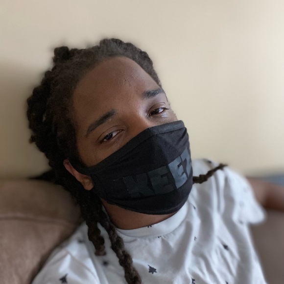 Profile Picture of Timothy Grant (@eyesonkeez) on Poshmark