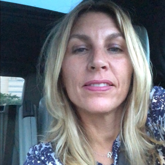 Profile Picture of Kim Cronin (@kimsuperman) on Poshmark
