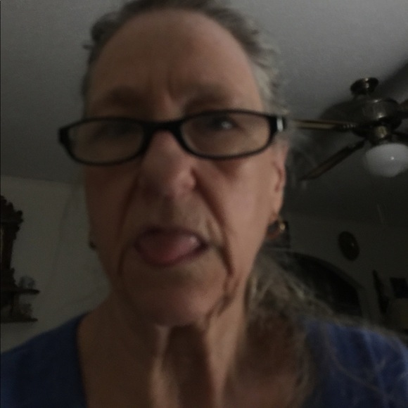 Profile Picture of Alice Harper (@alicefaye67) on Poshmark