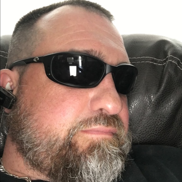 Profile Picture of Jimmy Cheek (@jimmycheek) on Poshmark