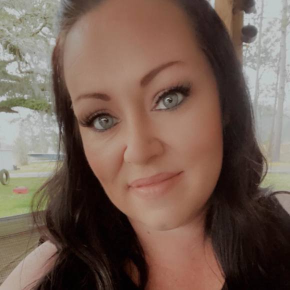 Profile Picture of Shana Prouse (@shanaprouse) on Poshmark