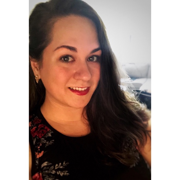 Profile Picture of Sheila Mcbain (@sheilamcbee) on Poshmark