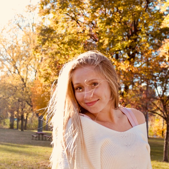 Profile Picture of Sophia Pexa (@pexasophia) on Poshmark