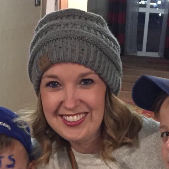 Profile Picture of Amber Hayes (@alhayes1979) on Poshmark