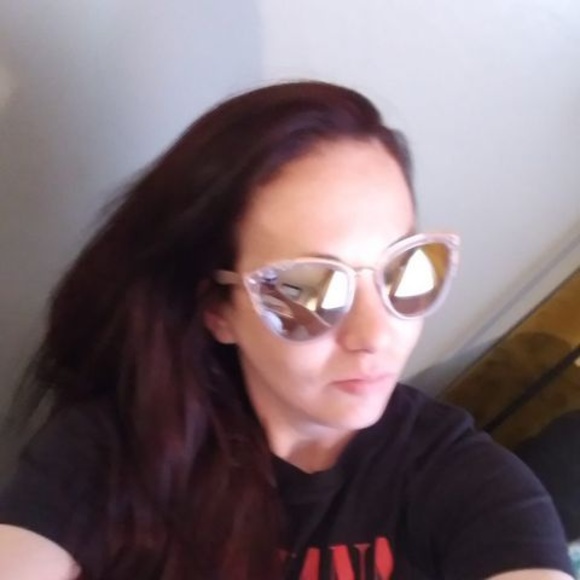 Profile Picture of Amanda Rector (@msbibbee) on Poshmark