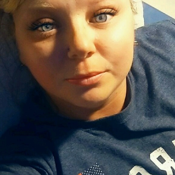 Jamie Leloup - Poshmark Profile Picture of Jamie Leloup (@jamie21983) on Poshmark