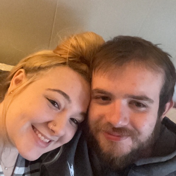 Profile Picture of Sara Connan (@arronandsara) on Poshmark