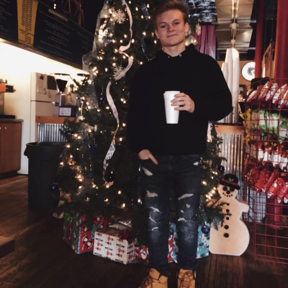 Profile Picture of Danyel Naslund (@danyel_naslund) on Poshmark