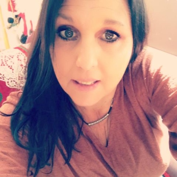 Profile Picture of Lisa Kennedy (@lisakennedy552) on Poshmark