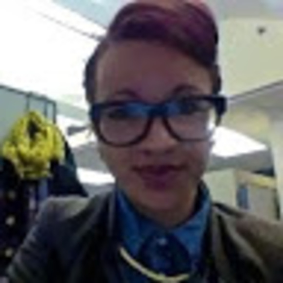 Lo Gooden - Poshmark Profile Picture of Lo Gooden (@logooden) on Poshmark