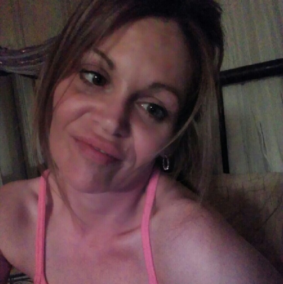 Profile Picture of Angela Fouchey (@angfouch) on Poshmark