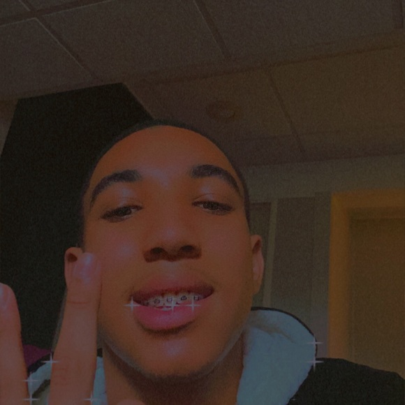 Devin Walls - Poshmark Profile Picture of Devin Walls (@devin_walls) on Poshmark