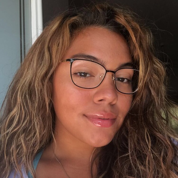 Profile Picture of Daniela Restrepo (@danistylinson) on Poshmark