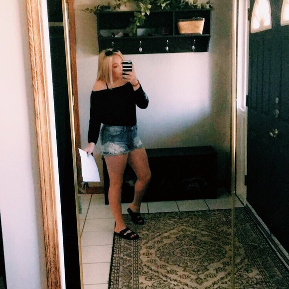 Profile Picture of Reese Macpherson (@reesemacpherson) on Poshmark