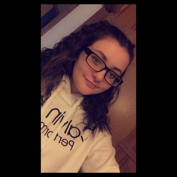 Profile Picture of Briana Ham (@briihammy) on Poshmark