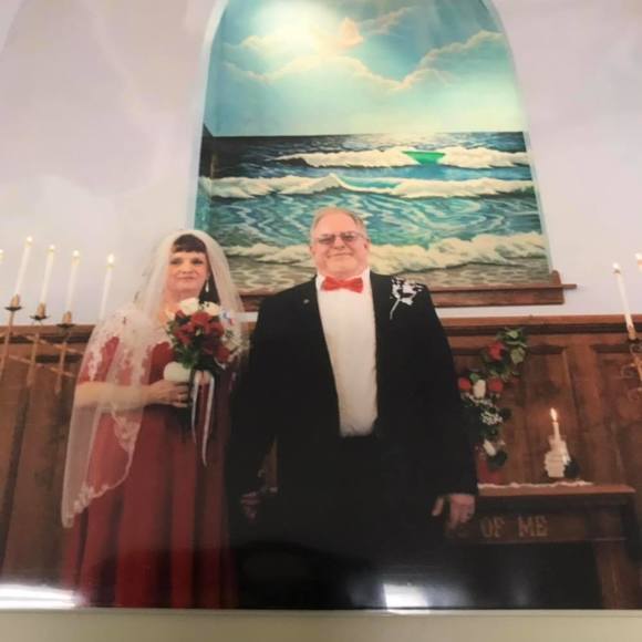 Profile Picture of Debbie Natole (@debbienatole) on Poshmark