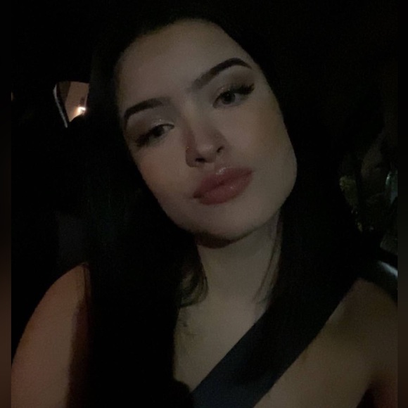 Profile Picture of Mia Mochizuki (@mia_mochizuki) on Poshmark