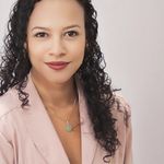 Profile Picture of Chris Medeiros | Gestação • Pós Parto • Diástase (@christine.medeiros) on Instagram