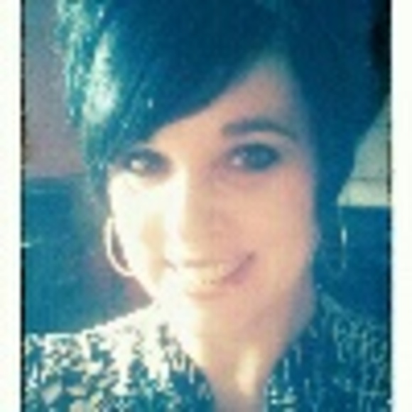 Profile Picture of Tracy Pinter (@tracylpinter) on Poshmark