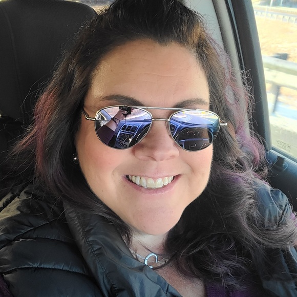 Profile Picture of Cindy Reny (@creny1972) on Poshmark