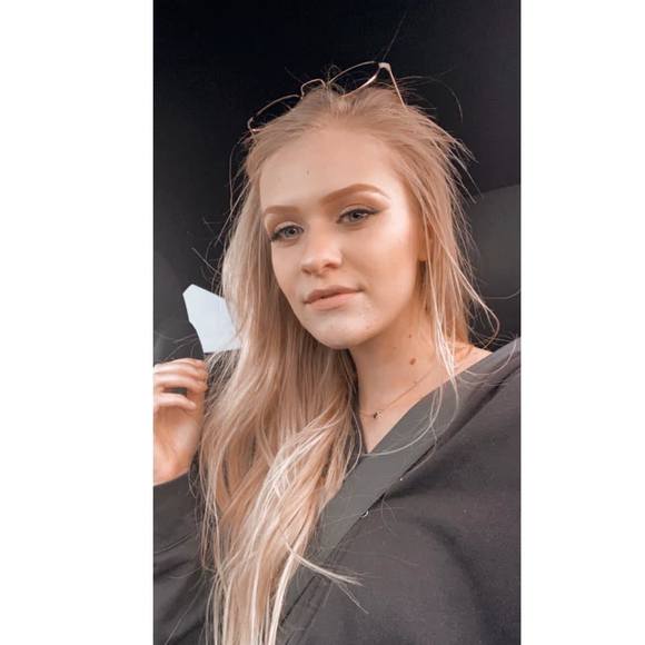 Profile Picture of Gabi Stofferahn (@gabistofferahn) on Poshmark