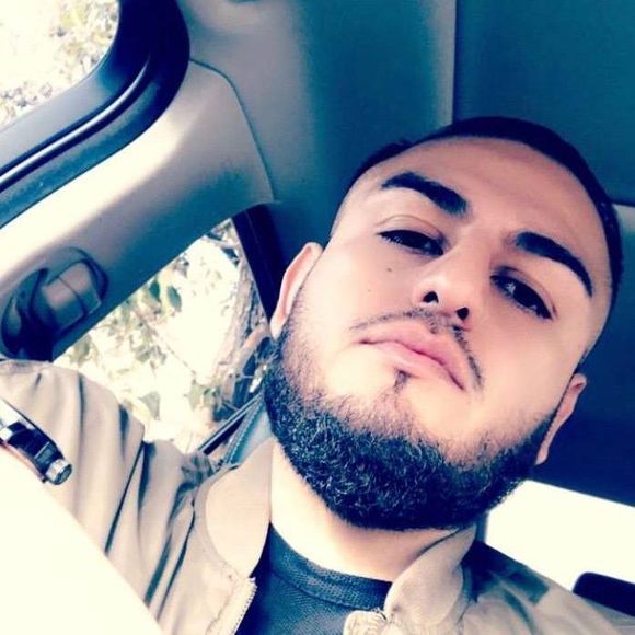 Profile Picture of Fernando Espinoza (@fernandoespi262) on Poshmark