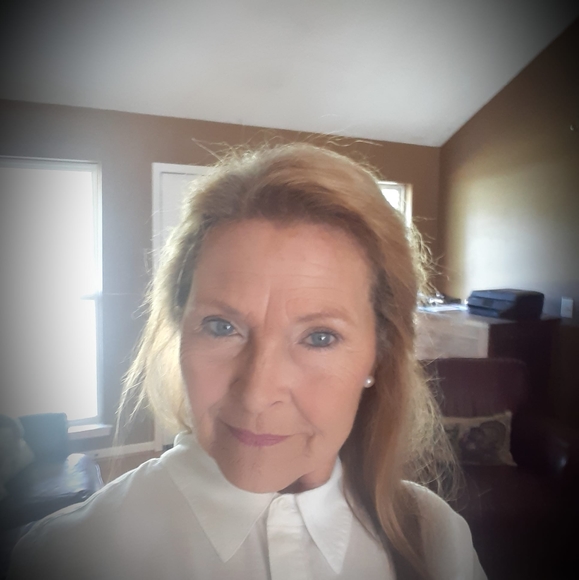 Profile Picture of Karen Haynes (@karenhaynes431) on Poshmark