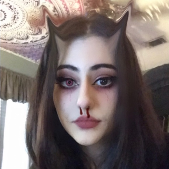 Profile Picture of Crystal Dimarino (@cryxta1439) on Poshmark