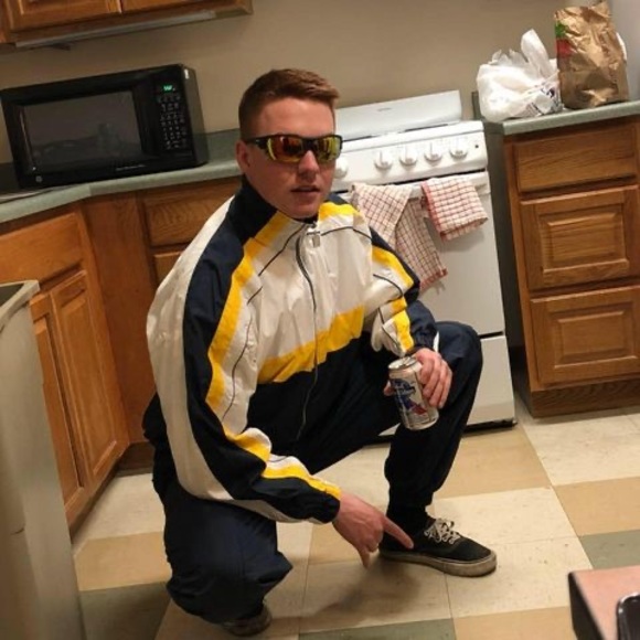 Profile Picture of Andrew Petty (@andrew54man) on Poshmark