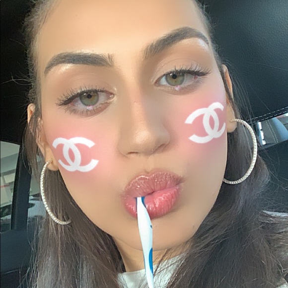 Profile Picture of Sarah Shilleh (@sarah_shilleh) on Poshmark