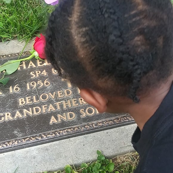 Profile Picture of Bobby Michaelhenry (@bobbyhenry696) on Poshmark