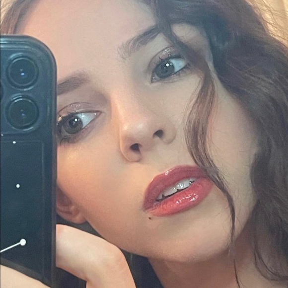 Profile Picture of Karina Gontier (@karinagontier) on Poshmark