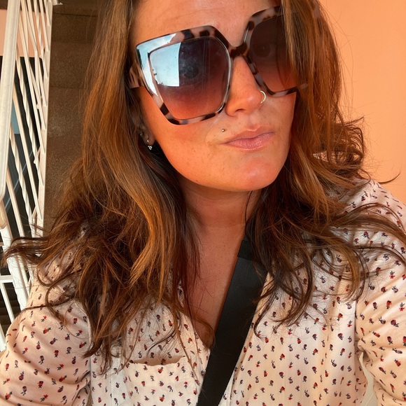 Lovia - Poshmark Profile Picture of Lovia (@liviaglynn) on Poshmark