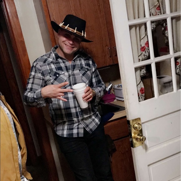 Profile Picture of Albert Meier (@junior198923) on Poshmark