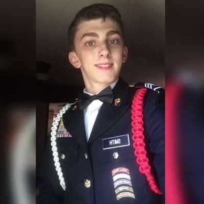 Profile Picture of Gary (@SandalsGoesRawr) on Twitter