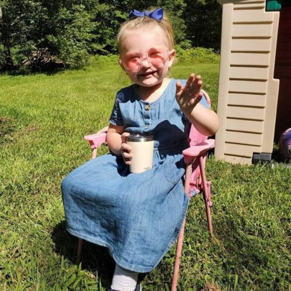 Profile Picture of Anna Dernovsek (@ardernovsek) on Poshmark