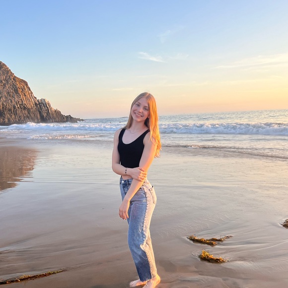 Profile Picture of Rylee Staerkel (@luvmesomestuff) on Poshmark