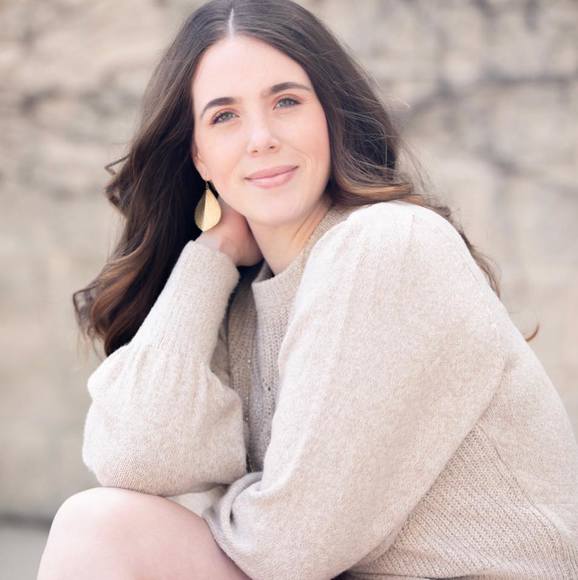 Profile Picture of Taylor Barry (@taybrittb) on Poshmark