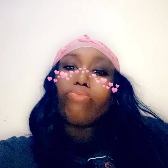 Profile Picture of Mönäe Mönäe (@nae174) on Poshmark