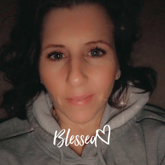 Profile Picture of Amanda Confer brooks (@jpd833) on Poshmark