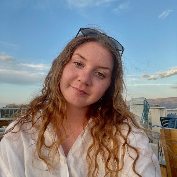 Profile Picture of Julia Neff (@neffjulia) on Poshmark