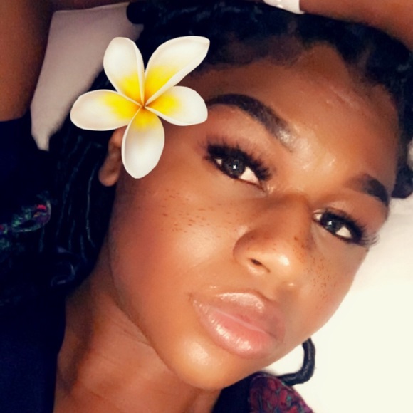 Profile Picture of Sonia Dever (@suki__26) on Poshmark