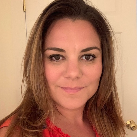 Profile Picture of Jennifer Fraunfelder (@jfraunf) on Poshmark