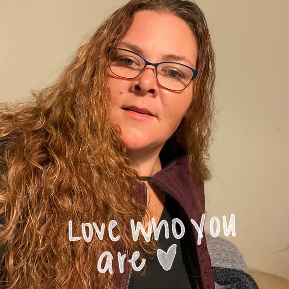 Profile Picture of Amber Thompson (@ambert523) on Poshmark