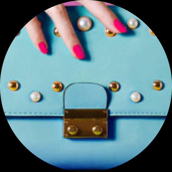 Profile Picture of Amanda Torchio (@amanda_torchio) on Poshmark